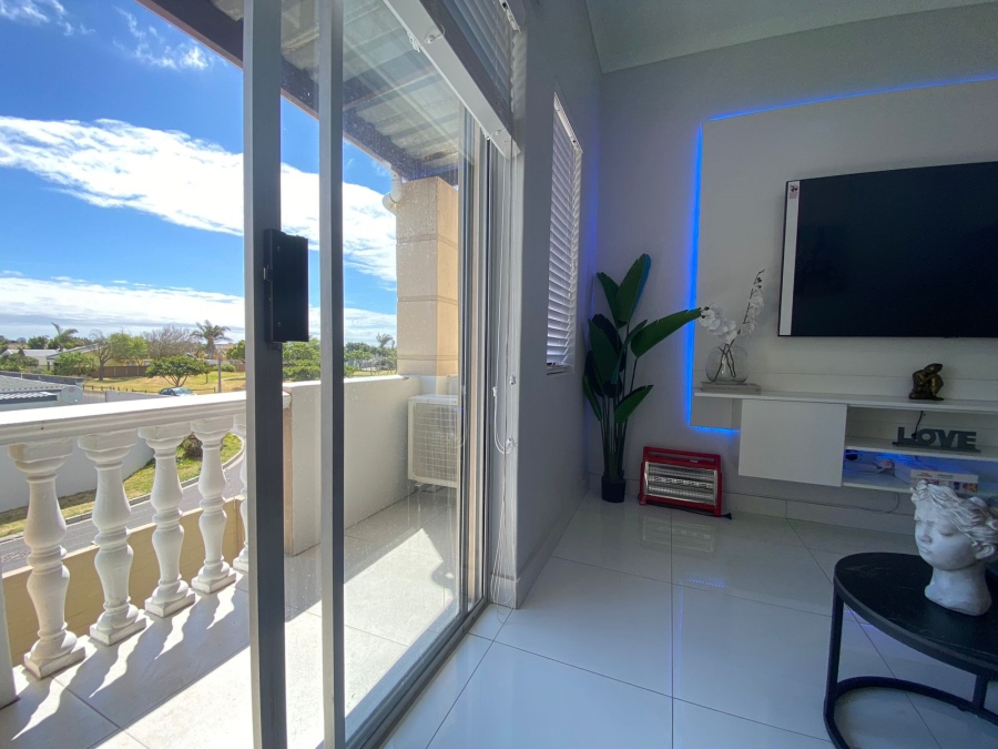 2 Bedroom Property for Sale in Parklands Western Cape